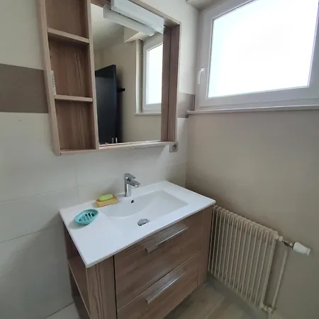 Bel 3 Pieces Dans Calme Apartment